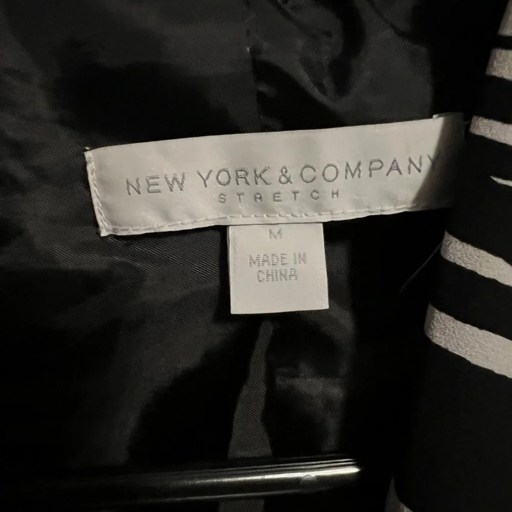 Women’s Black & White Medium Blazer - Picture 3 of 3